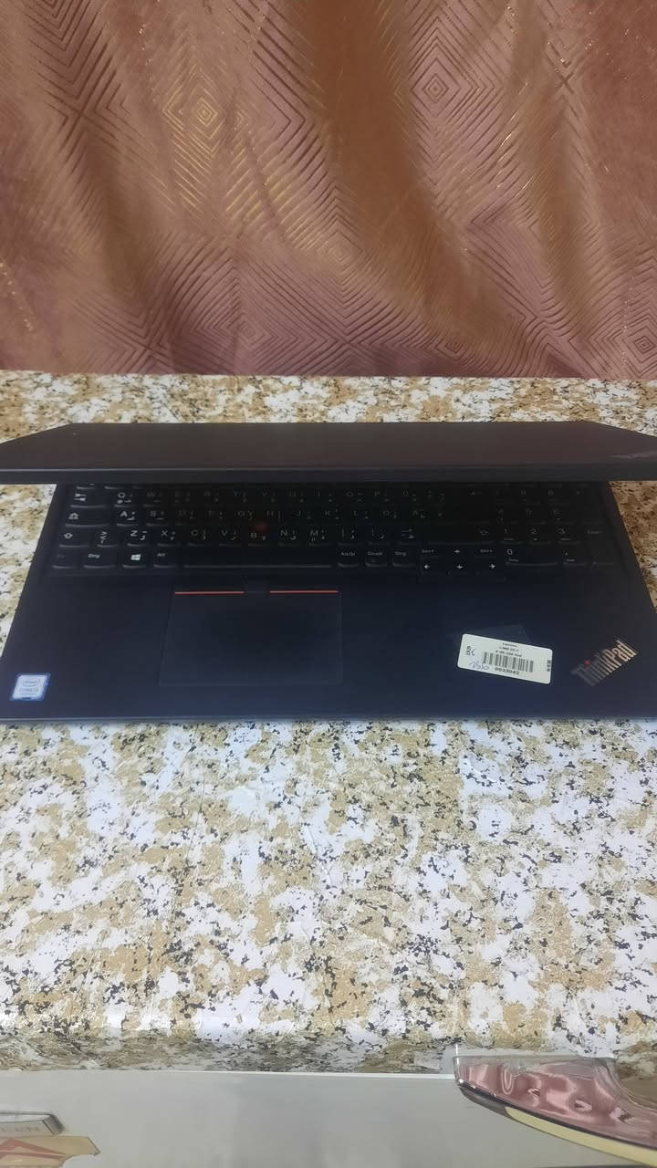 💻 Lenovo ThinkPad L580 💻

المواصفات الأساسية للجهاز:
​🔹 المعالج (CPU): Intel® Core™ i5-7200U يصل إلى سرعة 2.70 GHz (أداء ممتاز وسلس للمهام اليومية والدراسة).
​🔹 الذاكرة العشوائية (RAM): 8 GB DDR4 (سرعة ممتازة في فتح البرامج والتنقل بينها).
​🔹 الهارد (Storage): 236 GB SSD من نوع SK hynix السريع جداً في الإقلاع وتشغيل النظام.
​🔹 كارت الشاشة (GPU): Intel® HD Graphics 620.
​🔹 حجم الشاشة: 15.6 بوصة مريحة جداً للمشاهدة والعمل.
​🔹 النظام: Windows 10 Pro جاهز ومفعل بنواة 64-bit.
.
ملاحضه؛ نضافته 98 % وشاحنته بلجيس ويها الكاتونه  مستعمل قليل جداا  . 

السعر :280الف بيها مجال شي قليل
التواصل: ***********
