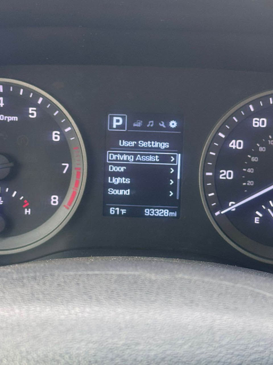 توسان ٢٠١٧ اربيل باسمي
رقم وهزة جديدة 
مناقصها اي شي 
فول عدا الفتحة
فقط بنيد مصبوغ
بيها بارد خفيفي 
السعر ١٤٥ بيها مجال شي بسيط 
تحويل وكاله جاهز.
حساسات 
اشاير مري 
بصمة عدد اربع
كشنات تدفئة تبريد
جنطة شفط
مكان بغداد غزاليه
حادثها باب الخلفي جهة اليمنه والباب مبدل نفس اللون
اكرر صبغ فقط بنيد اثر خدوش.
محرك ١٦٠٠ تيربو
الاتصال *********** بغداد, العراق
