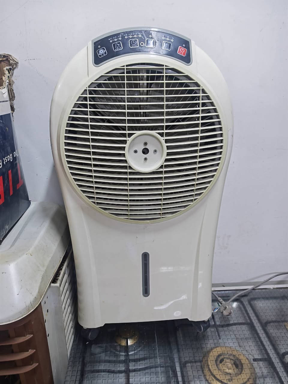 مبردات الحجم الصغير قفل على 50 الوحده والحجم الكبير على 75 طباخ فريش جديد قفل بدون عمله 140 كاونتر عامودي عدد 2 قفل الواحد 50 ميز تواليت صاج تكمه نهايته 40 مجمده جديده تشتغل بس متبرد نهايته 50 ليحب يتصل ***********
