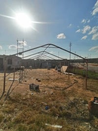 خيمه للبيع الطول ١٦ متره و عرض ٥ متره 07512052096
