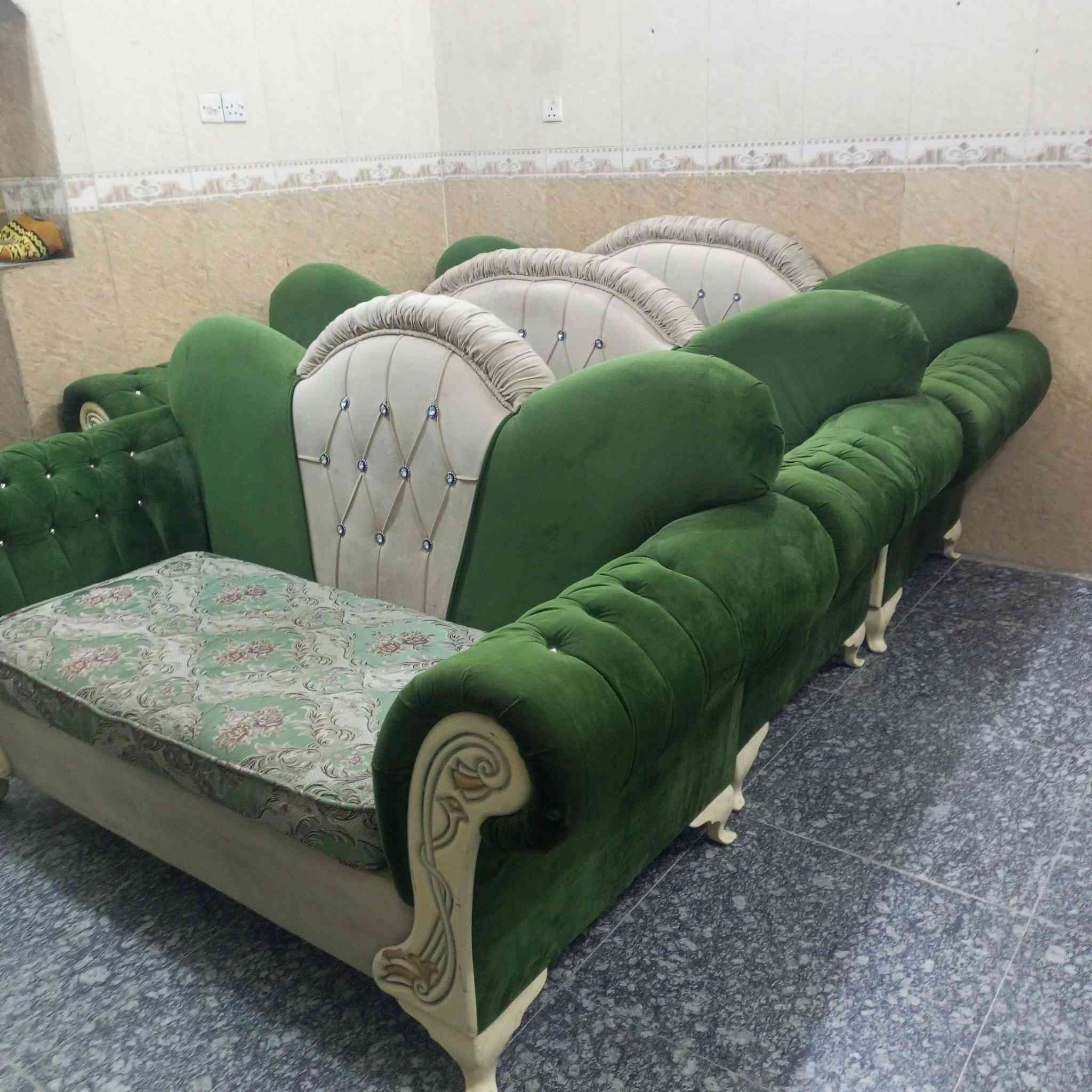 تخم ملكي مستعمل اخو الجديد ١٠ مقاعد تركي السعر ٥٢٥  ألف  بابل الحمزه الغربي حي الدولار قرب عماره دكتور ناجي أتصال ***********
