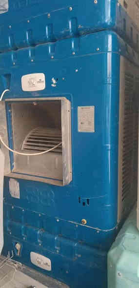 مكلف بنشرهن عدد 600قطعه الاحجام 2ونص و4ونص مستعمل نضيف سعر قطعه 38الف فقط البيع جمله وتساب للحجز عنوان سليمانيه ***********
