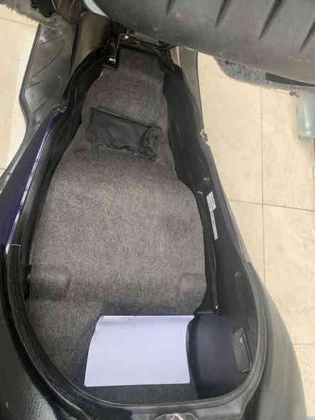 فورزه صفر ٨ رمبه رمبه رمبه
مكفوله كفاله عامه بعدهة بحاله الوكاله 
ماشيه ٨ الاف فقط 
٧ كير ٤ تحويلات هيتر باليدات سبايدر نيكل عده كامله مالتهة موجوده بصمه +سويج طوارئ  برغي مابيهة نقص 
ورقه المزاد مالتهة موجوده 
اوراقهة ايضا موجوده 
السعر ١٢ ورقه ونص 
للاتصال *********** عنواني الشعب قرب سيطره الشعب
