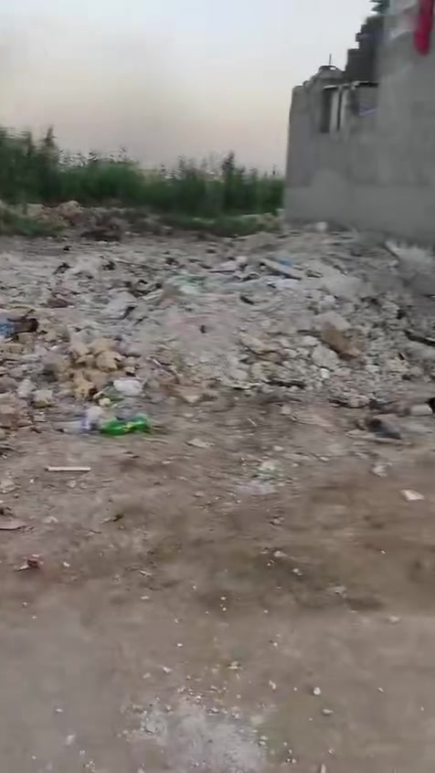 السلام عليكم قطعتين للبيع الموقع حي طارق القديم بلشارع الخلف حسينيه عاشور الدراجي  المساحه 200 سعر 25 وبيه مجال سعر 100سعر 15 وبيه مجال اي ستفسار اتصل على الرقم ***********
