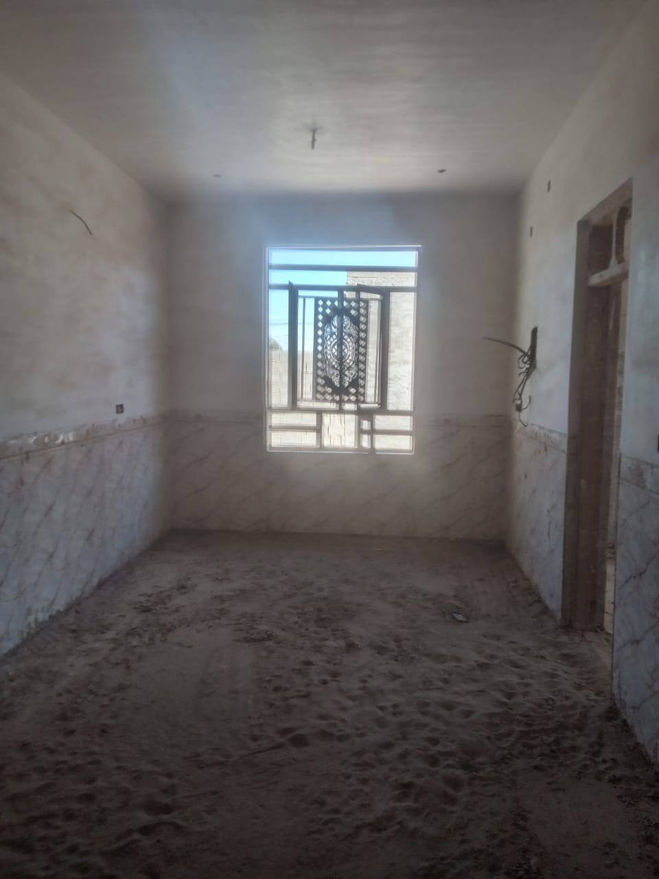 بيت مساحة 160 متر بالمختار قرب جامع الخناجرة #للبيع 
غرفة نوم وصالة استقبال مطبخ  كراج حمام تواليت بيت جاهز مجاري وكهربائيات والارضية جاهزه بس يحتاج سيراميك سعر 45 وبي مجال

للتواصل *********** واتساب
