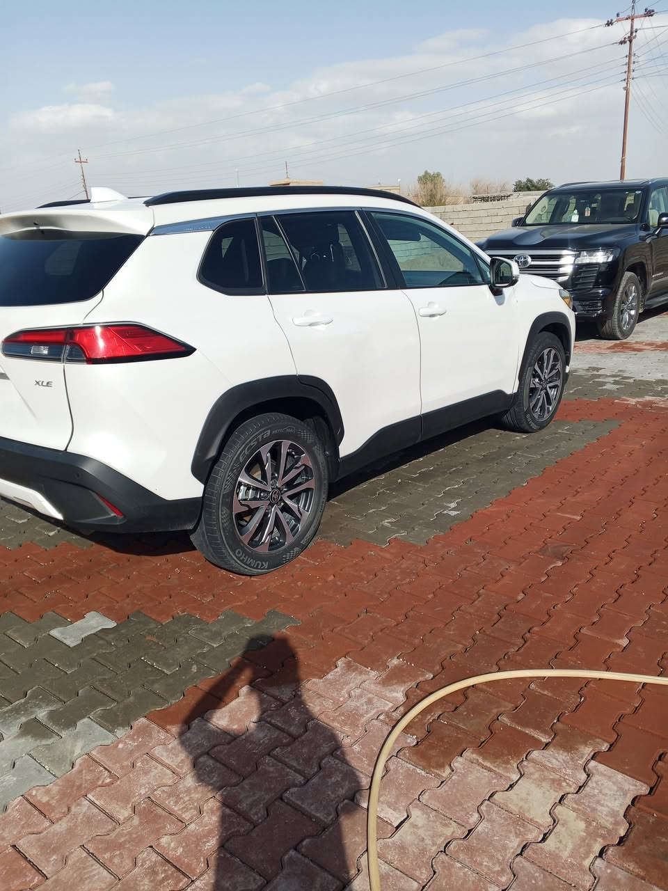 السلام عليكم
كورلا كروس 2023
لون ابيض
مواصفات XLE
بصمه
رادارات جانبيه 
تبريد خلفي
كشانه جلد
هيترات كشانه
كشن كهربائي
شحن وايرليس
السعر 175
وبيها مجال 
الضرر بونيد مبدل بلادي
بدون دواخل
 ماشيه 53الف
منفيس
المكان الزاب قرية اصبيح

للاستفسار الاتصال على***********
