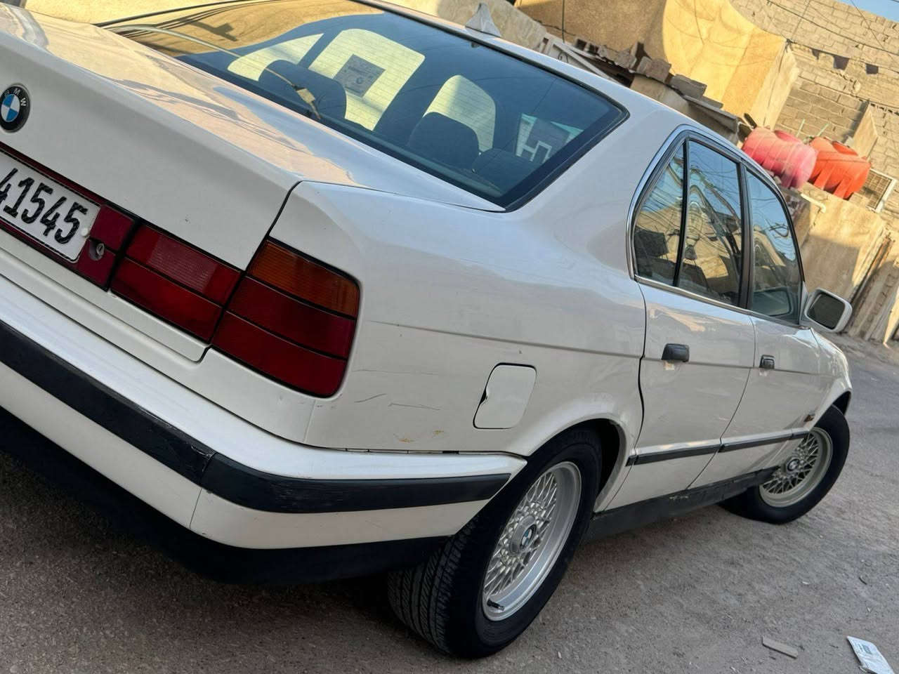 السلام عليكم BMW 500
موديل 91 
محرك مفتوح باسمي تحويل مباشر  
السيارة كاملة بدون نقص غاز تبريد فقط  مكاني بغداد 
***********
