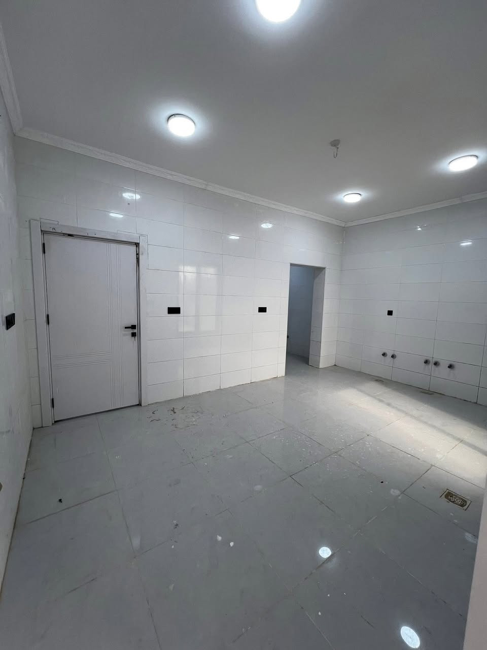 #للبيع_نقداً_وأقساط 🚨 بدون تطلوعة
🏡 دار مميز في مجمع أبو تراب – المربع الذهبي

✨ جاهز للسكن فورًا بموقع راقٍ وخدمي

🔹 المساحة: 200 متر
🔹 البناء: طابق واحد (طابوق جمهوري)

🏠 تفاصيل الدار:
 • غرفتين نوم
 • صالة عرضية واسعة
 • مطبخ حار + مطبخ بارد
 • استقبال مفتوح على الصالة

📄 السند: سند حر
⚡ نقل الملكية خلال يومين باسم المشتري

💰 البيع: نقدًا أو بالتقسيط

🔥 فرصة ممتازة للسكن أو الاستثمار في موقع مرغوب

الاستفسار ***********
