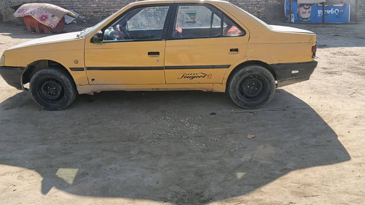 السلام عليكم اخوان سياره بيجو روا نضيفه مكينه وكير خير من الله رقم ابيض للبيع او  مراوس شعندك نزل رقم الهاتف ***********
