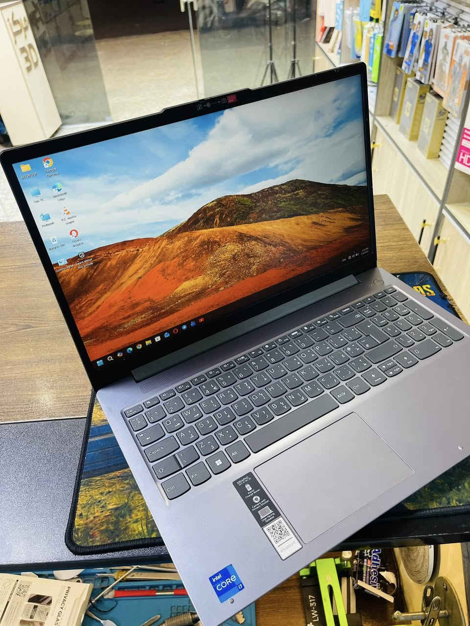 السلام عليكم
لابتوب Lenovo مثل ماموضح في الصور 
لابتوب نضيف كلش 
ا Core(TM) 17-13620H
ا رام  (16)
اهارد (500) ssd 
ا سعر 550 وبيهة مجال 
ا (***********)
