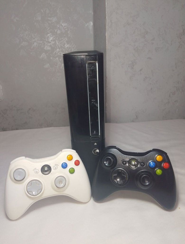 Disponible xbox 360 slim + Xbox one😍✨
Prv


**إذا كنت صاحب هذا الإعلان وتريد حذفه لأي سبب، رجاءا أرسل رسالة إلى الدعم الفني**