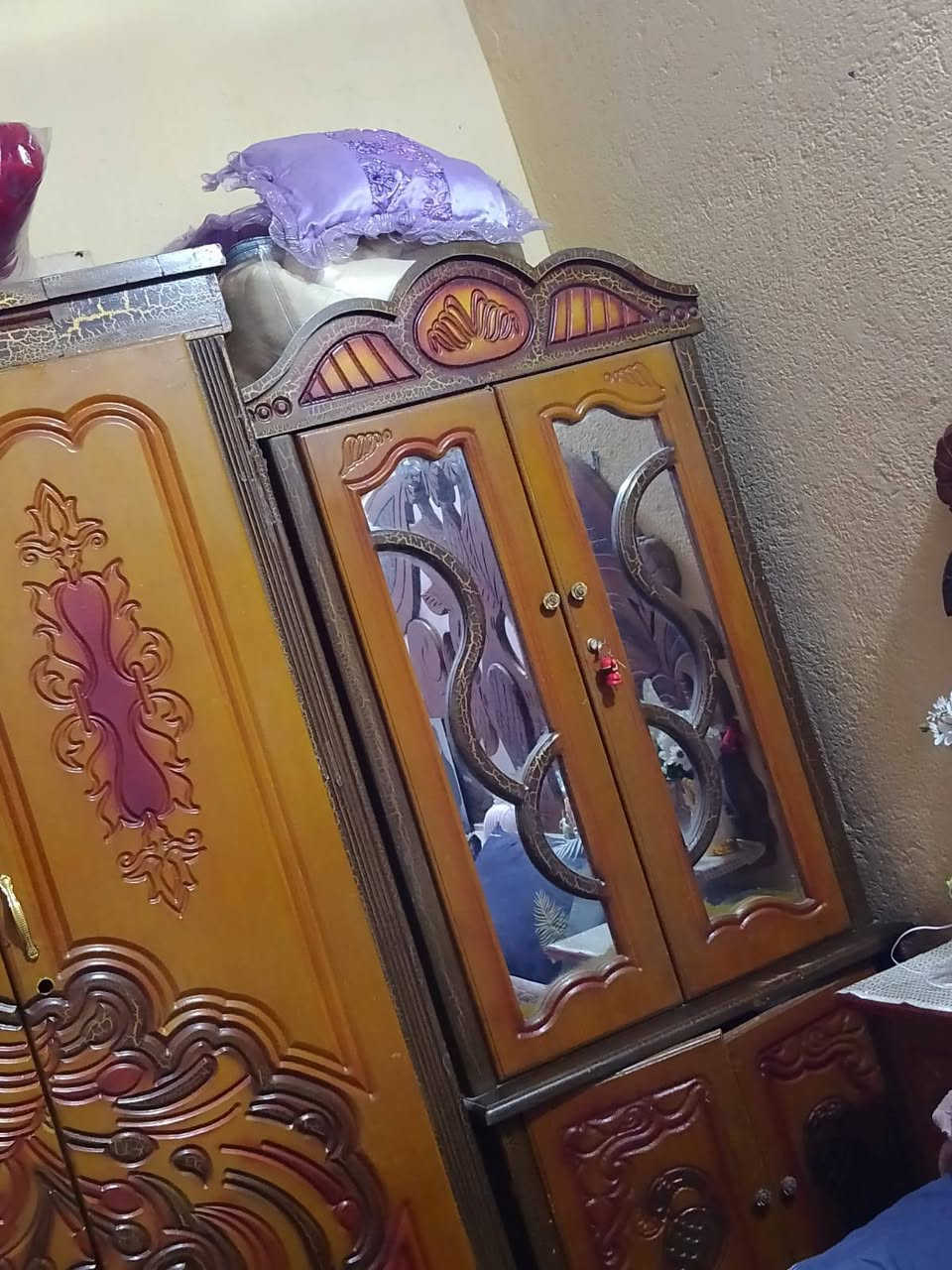 غرفة صاج للبيع نظيفة سعر 700الف وبيه مجال للشراي الاسكان الصناعي ***********
