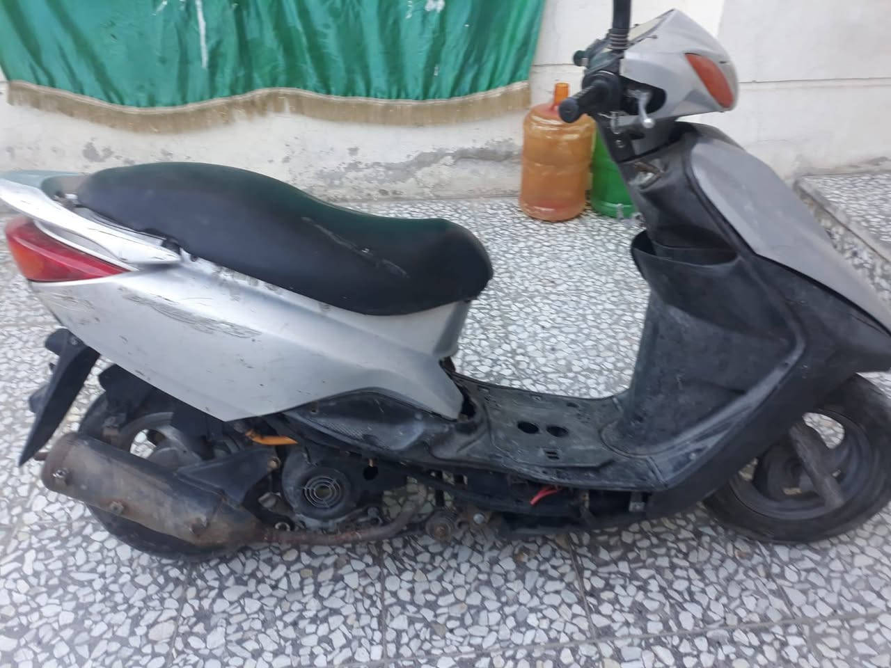 دراجة بريز شغالة تجفيت جديد شغالة هندر
كهربائيات طافية
السعر /225 الف وبيها مجال
المكان / بغداد حي اور ام الكبر والغزلان شارع ضغط 
رقم هاتف ***********
