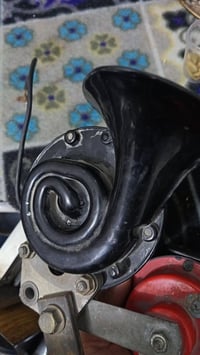 يابه سلام عليكم عندي هورن جمسي طاط اصلي لبيع مكان بغداد 07836094740وتس...
