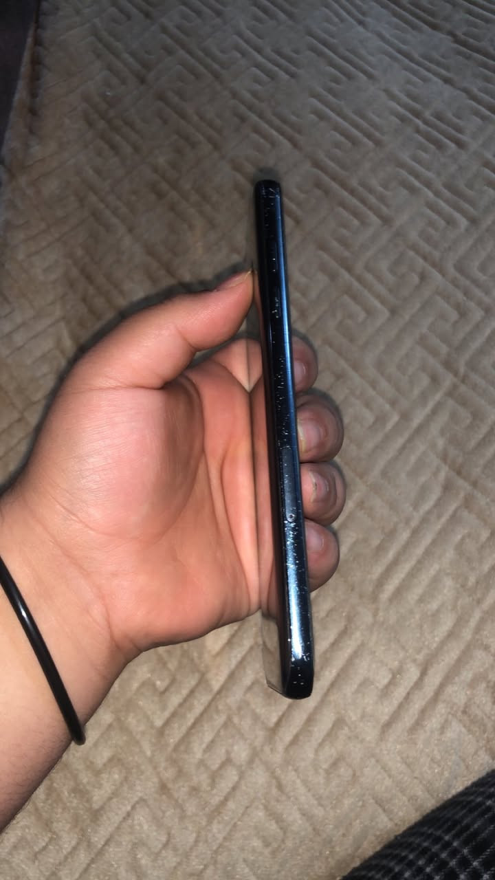 سلام عليكم جهاز جلكسي A7 جهاز يفيدكم اتصالات يفيدكم اذا عندك طفل صغير جهاز كامرته شريحته كلشي شغال مابي نقص ذاكرته ٣٢ سعره ٨٠ وبي مجال للشراي مكاني بصرة الجزيره رقمي ***********
