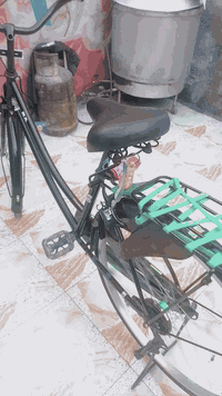 سلام عليكم بيسكل ابو حرفين نضاف فول سعر ١٢٥ وبي مجال  ***********
