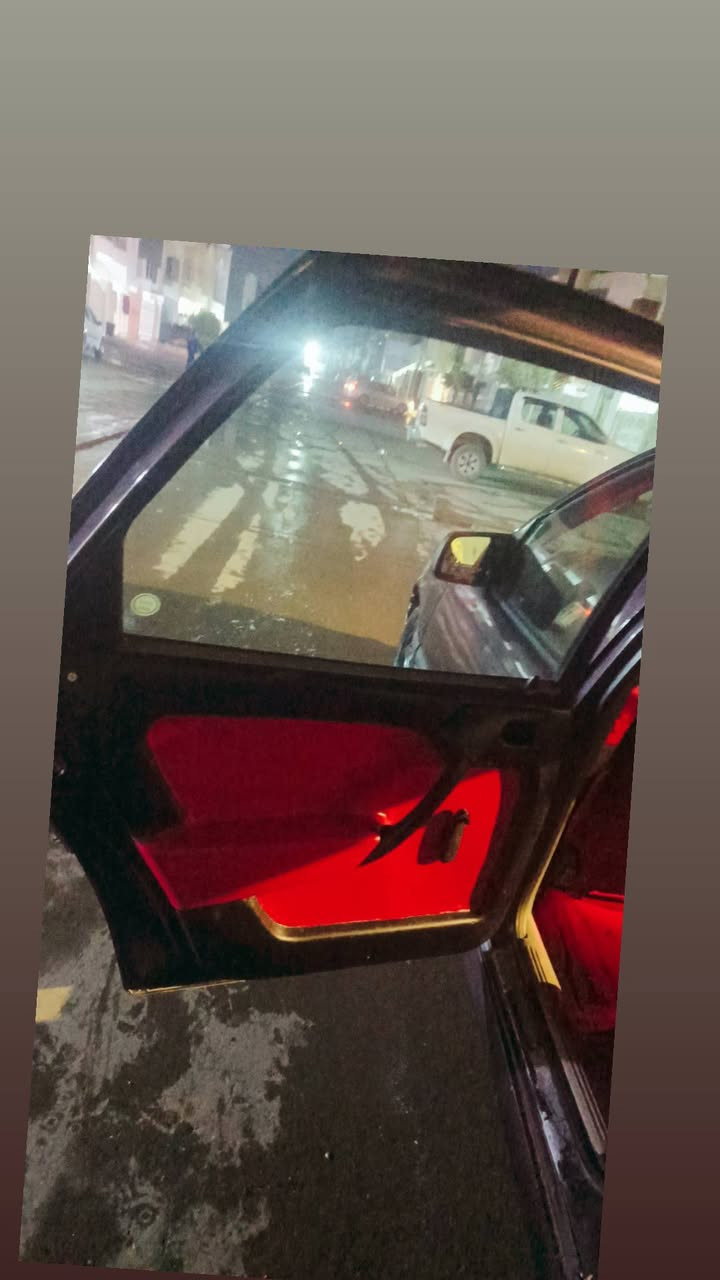 اوبل فيكترا موديل 92 محرك 1800 كير اوتوماتيك كير محرك بشرط نظيف 100% السياره صبغ عامم فيها ضربه بسيطه من قدام وضربه بسيطه من ورا بدون قص وبدون السياره مو مقلوبه السياره كلش نظيفه دواخرها تلمع السياره نظافتها 90% ***********
