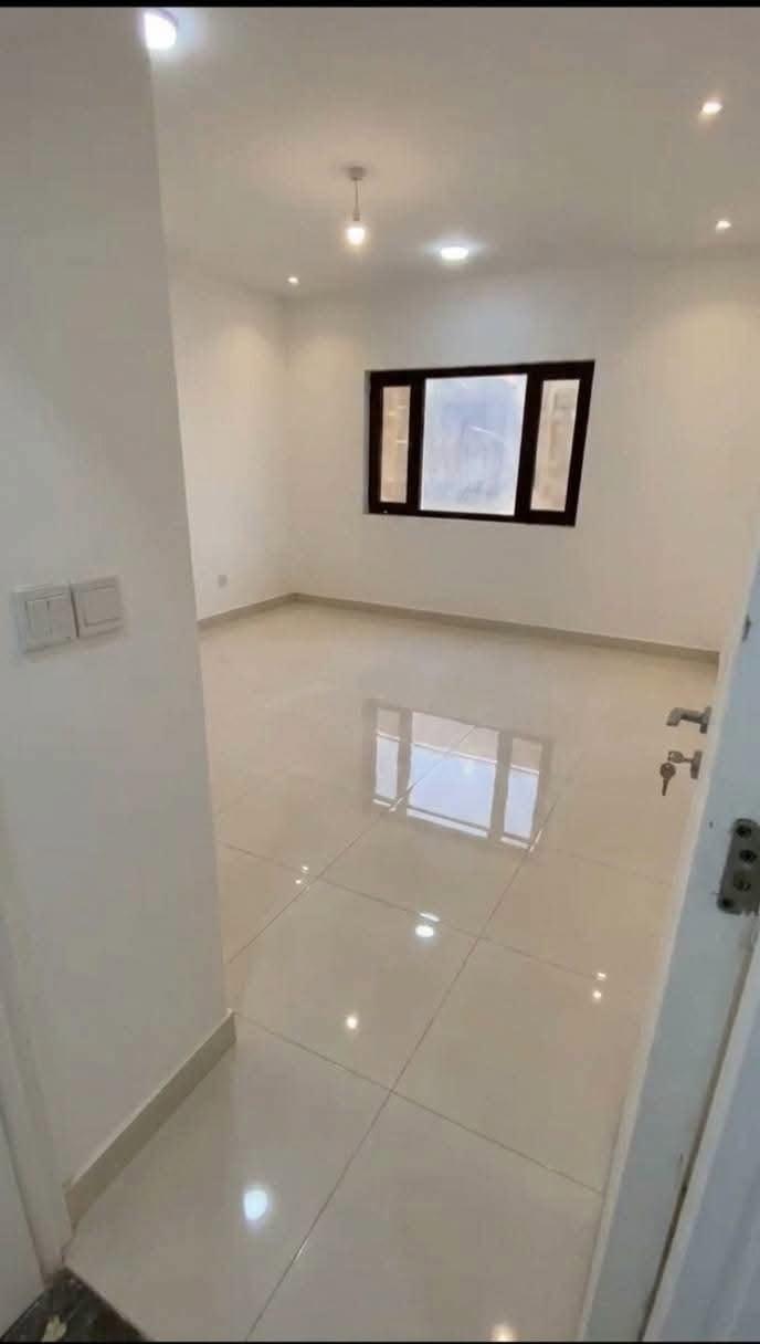 .شقة للايجار في دار السلام فارغة طابق ثالث في عمارة
d3
الشقة مساحة 134
التصميم المرغوب d1
الشقة إطلالة داخلية عل مول
ايجارها شهر بشهرة 800الف
***********
