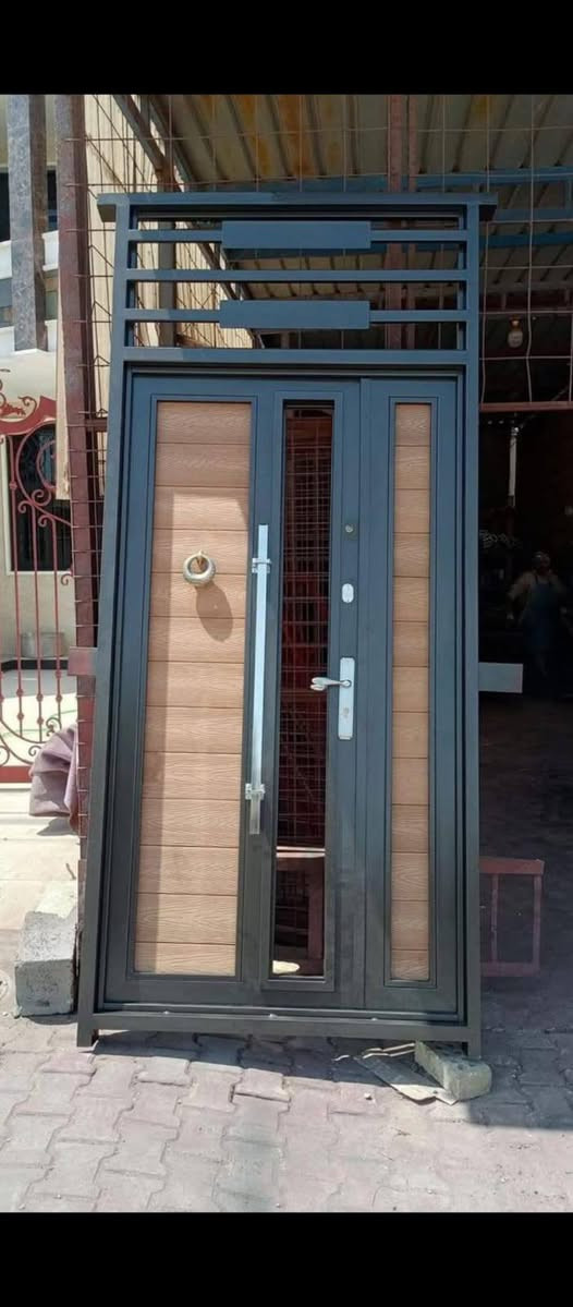 يعلن ديكورات سروك حداد ⚒️وجبه جديدة من ديكورات ابواب قاصه بسعار تنافسيه💪
***********☎️
بلنسبه اكو جماعه مضغوطين يحجون بل تعليقات 😂😂
