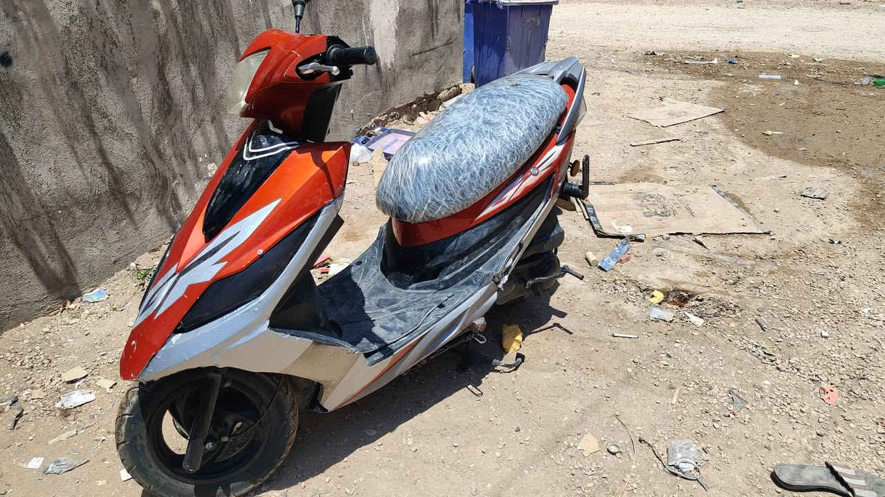 سايم نحىه موديل 2018 بسمي قبل 3 ايام ستلمت لوحات وسنويه وهزه بعد ماشديته تحويل ثاني يوم  ماطور شوي كشره مو نضيف فقط السعر ب واحد يعني مليون قفل عنوان هيت حي الجمعيه   اي ستفسار اتصل علا رقم ***********0
