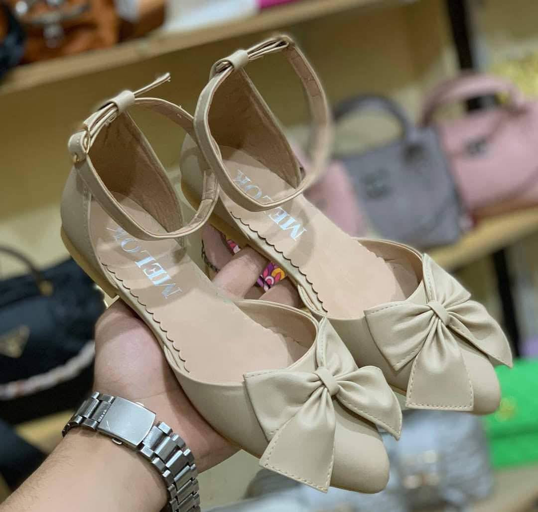 عرض خاص واسعار مناسبه جداا بيع بجمله فقط 🔥
👠سعر القطعه👠 ((4000)) 
🥿✨ الراحة والأناقة بسعر خيالي! ✨🥿
أحذية ناعمة ومريحة لكل يوم
🔹 تصميم عملي وأنيق
🔹 تناسب الجامعة، الدوام، والمشاوير
🔹 خامات مريحة وخفيفة

📦 توصيل لكل المحافظات بـ 5000 دينار فقط!

📲 احجزي الآن وخلي راحتك أولويتك 💖وتساب فقط ***********

#احذيه_فلات #راحة_واناقه #موضه#2026 #احذية_يومية #توصيل_لكل_المحافظات #احذية_بنات #فلات_راقي #ستايل_بناتي #عروض_الاحذية #تسوق_اونلاين
#احذيه_جمله
