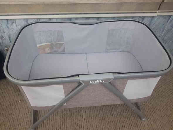 سرير طفل استعمال شهرين نظيف جدا السعر ٧٥ الف وبي مجال قليل للتواصل *********** أربيل
