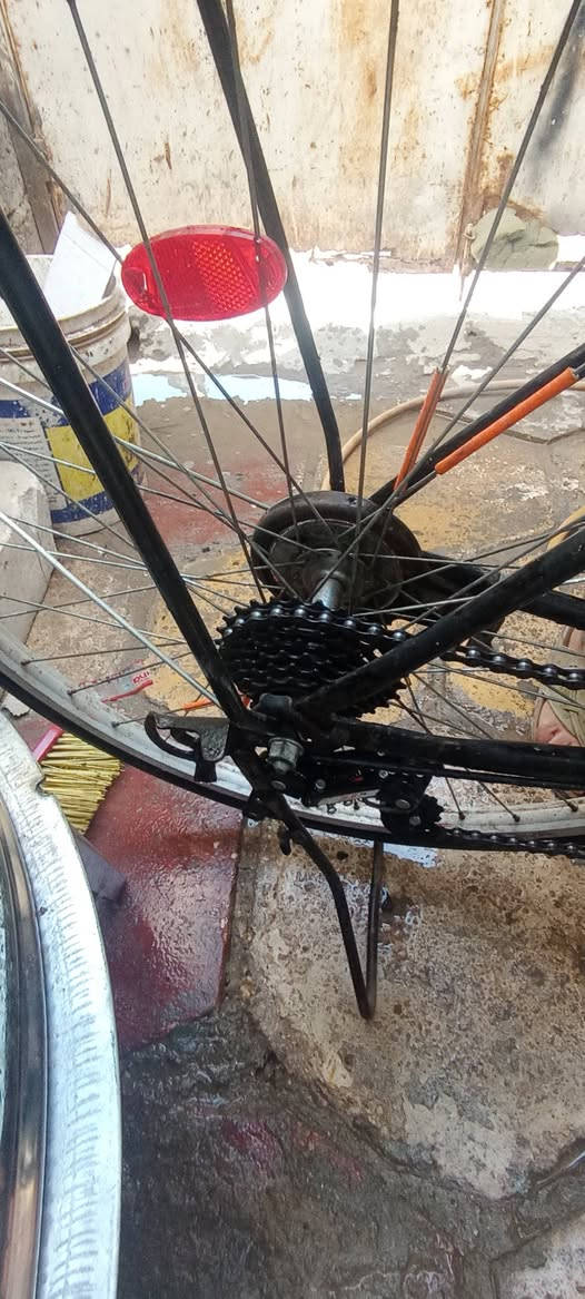 بيسكل ياباني حجم 26 نضيف ويخبل بيسكل عوزله جك بي عقرب ٧نمر ستوني شادها على البيسكل دسك ٩٠ المختم ياباني مديل البيسكل 2013 سعره 55 بي مجال بسيط قفله 50 الف عنوان نجف حي رحمه رقم *********** اهلن وسهلن بيكم النجف, العراق
