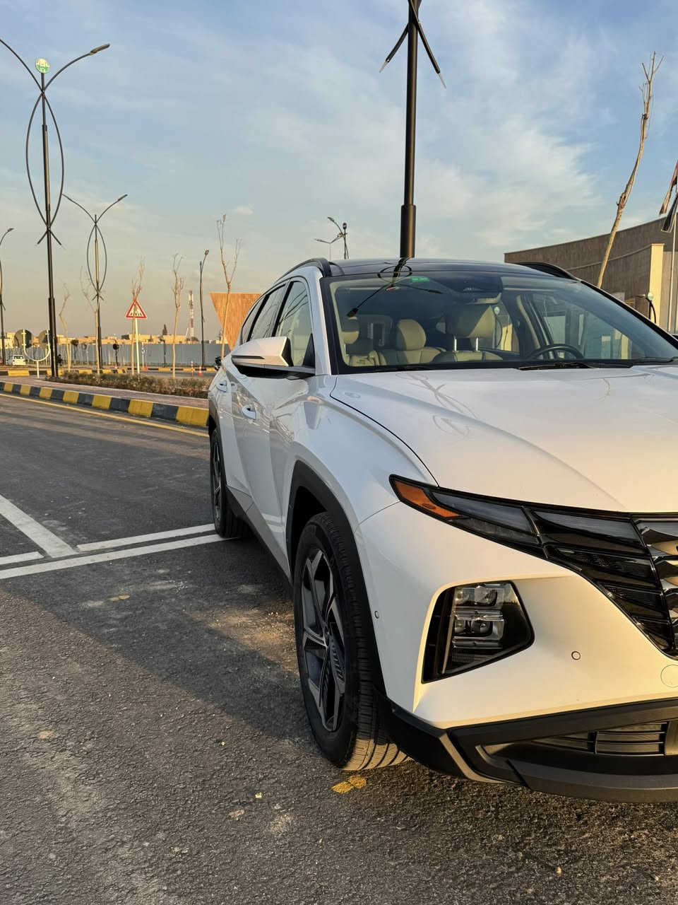 هيونداي توسان 2022
وارد أمريكي
مرقم اربيل 
فول مواصفات VIP

الممشى: 29,000 ميل

المواصفات:
 • داخلية جلد أبيض فاخرة
 • سقف بانوراما
 • مقاعد أمامية تدفئة وتبريد
 • مقاعد خلفية تدفئة
 • مقاعد كهربائية مع خاصية الذاكرة
 • كاميرات 360 درجة
 • رادارات ونظام تحديد المسار
 • صندوق خلفي كهربائي
 • تشغيل وتحريك السيارة عن بُعد بواسطة المفتاح
 • ستيرن تدفئة

الضرر:
جاملغ جهة السائق مبدل بنفس اللون .

السيارة نظيفة جداً، استخدام شخصي، ومواصفات عالية
السعر:
(23,000$)
رقم الهاتف:
***********
