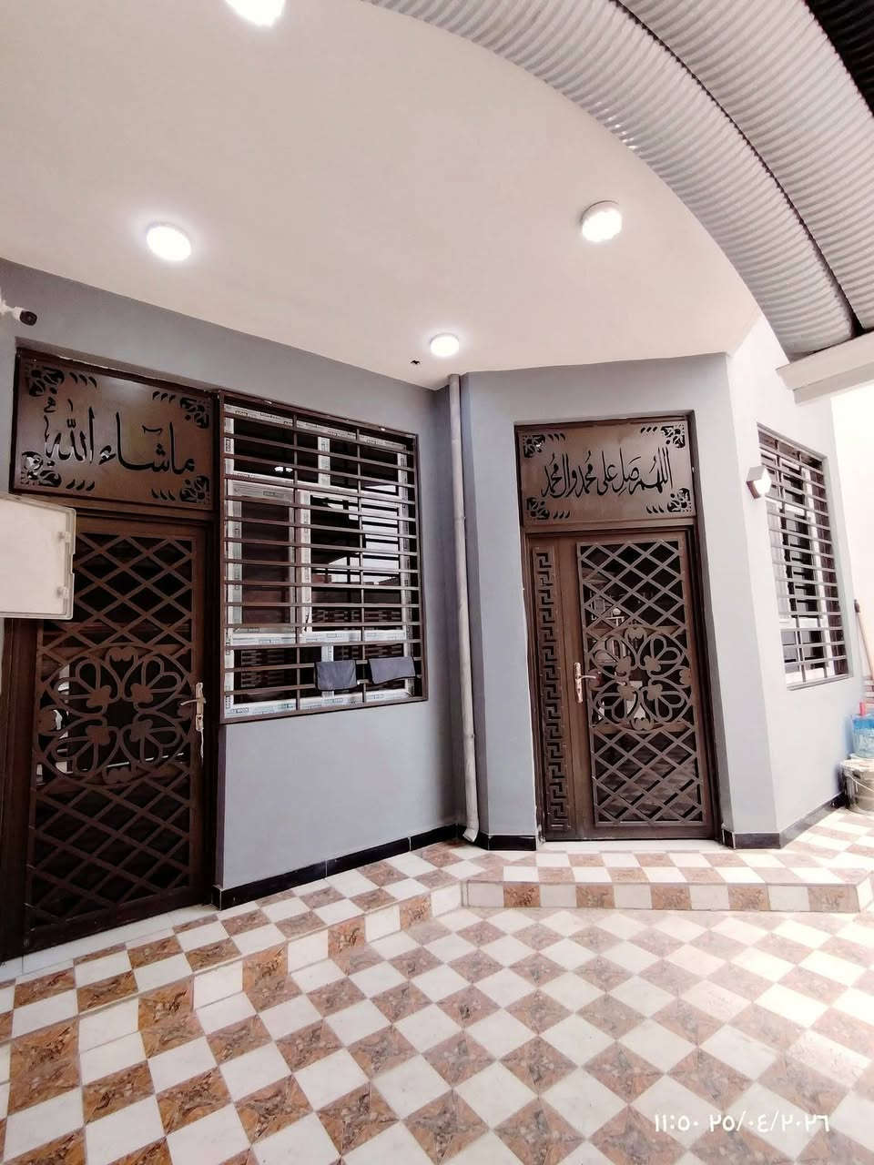 دار طابو زراعي سند 25
الموقع نادر الاولى الشارع الخدمي يبعد عن الشارع 75م 
المساحة 175م² (7×25)
التفاصيل طابقين الارضي غرفة نوم سويت مطبخ حار بارد  منور كبير 
استقبال وكليدور مطبخ وكراج سياره وصحيات داخليه وخارجية 
الطابق الثاني غرفتين نوم مع كليدور مجمع صحيات
للاستفسار 
اتصل بالارقام التاليه 
***********
***********
موقع المكتب حله نادر الاولى الشارع الرئيسي مقابيل دائره اتصالات بابل 
مكتب علي السلطاني للعقار
26
