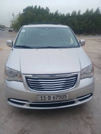 دوج كرفان ٢٠١١ سياره فول واحد على واحد سياره كلين بدون صبغ وبدون حادث ...