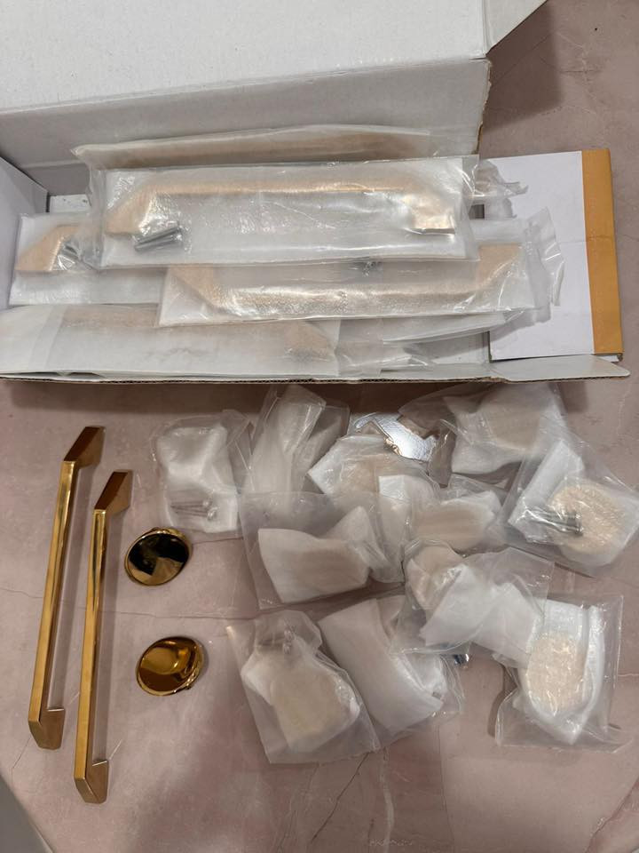 للبيع يدات كاونتر جديده طويله ودائريه للاستفسار الاتصال ***********
