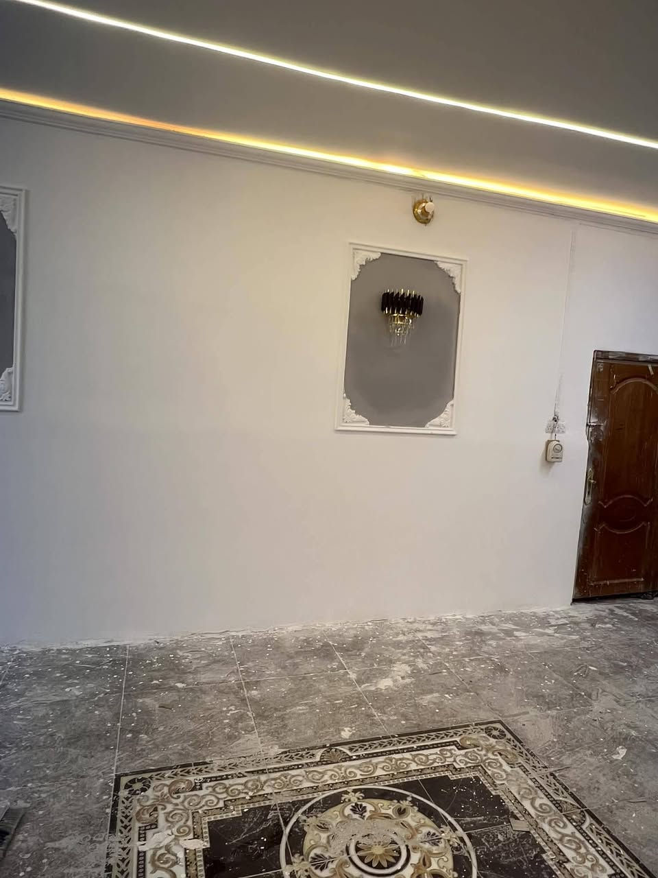 قبل وبعد العمل عمل استقبال جبس بورد اناره بروفايل
اخفاءالسيراميك واضافه اناره جديده
زين العابدين الصباغ لديكور والاصباغ
***********
