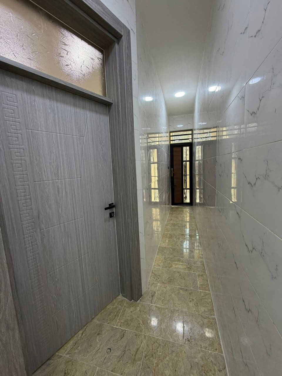 الدار للبيع 🏡 السعر /225👌 قفل💛
بناء درجة اولى 
الشعب شارع عدن مقابيل مطعم حجي عادل
المساحة 100 م 
يحتوي الطابق الارضي على كراج وخدمات خارجية ومغسلة 
الدار مدخلين 👌👌
استقبال ومطبخ حار وبارد ومنور وخدمات وغرفة نوم
ويحتوي الطابق الثاني على غرفتين نوم وخدمات ومكان غسالة وبيتونة كبيرة
وسطحين 
(للاستفسار اكثر يرجى الاتصال على الرقم 
متواجد هذا الرقم على الواتس اب والماسنجر (*********** )
او على الرقم التالي ***********
او زيارة مكتب تبارك للعقار والمقاولات الكائن في شارع الاسواق المركزية قرب مطعم ميامي
