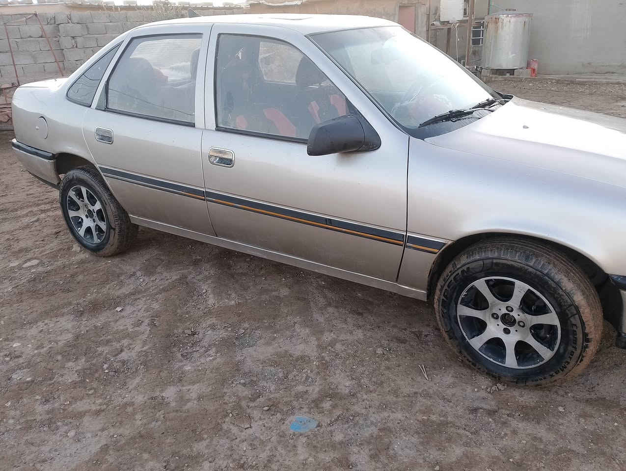 السلام عليكم
اوبل فكترا حجم 20 موديل 90 صبغ جماليه
 محرك شرط 
حداديه جاهزه
السعر 43 وبيها مجال

***********
