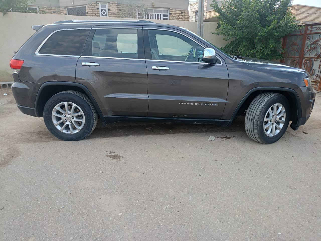 جيب وارد امريكي مديل 14سياره حداده جديد تاير جديد باتري جديد ارباكتها سليمه ضربتها جاملغ الي وره السايق سنويتها 27رقم بصره دواخل نضيفه سياره ما تعبانه *********** رقم صاحب سيارة مكاني بصره قضاء المدينه
