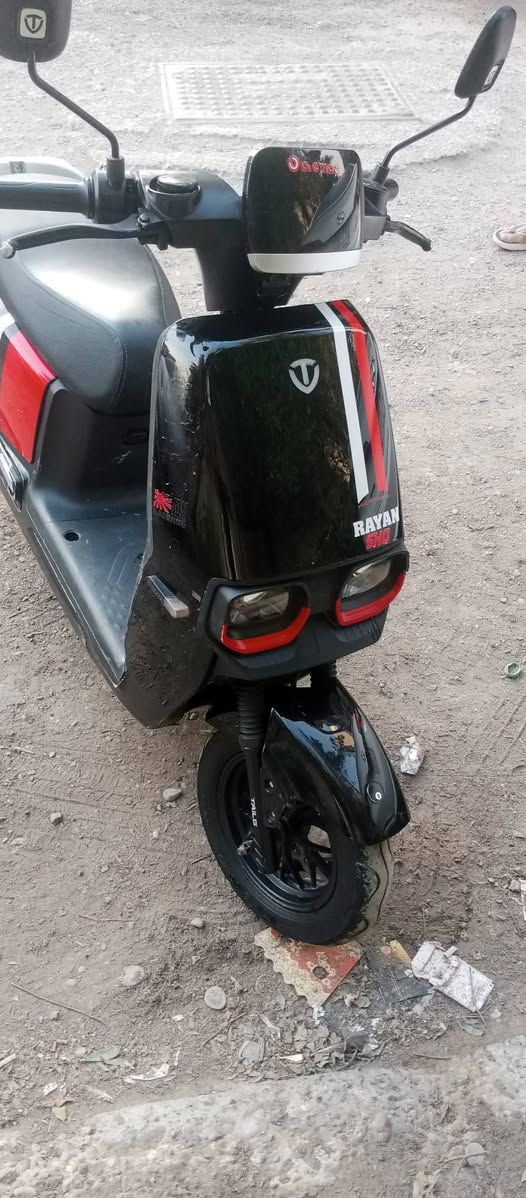 السلام عليكم للبيع دراجه شحن ريان ام عيون موديل 2024 بطاريات تالج حجم وسط 6 نضيفات دراجه نضيفه استخدام هاي السنه تايرات ابريكات دهن اشاير يمنه يسره لايت زنون عالي ناصي نضام البارك والبك مثبت سرعه وياها بصمتين وسويج وشاحنه دراجه نضيفه مكاني بغداد جديده سعر 650 وبيها مجال ***********
