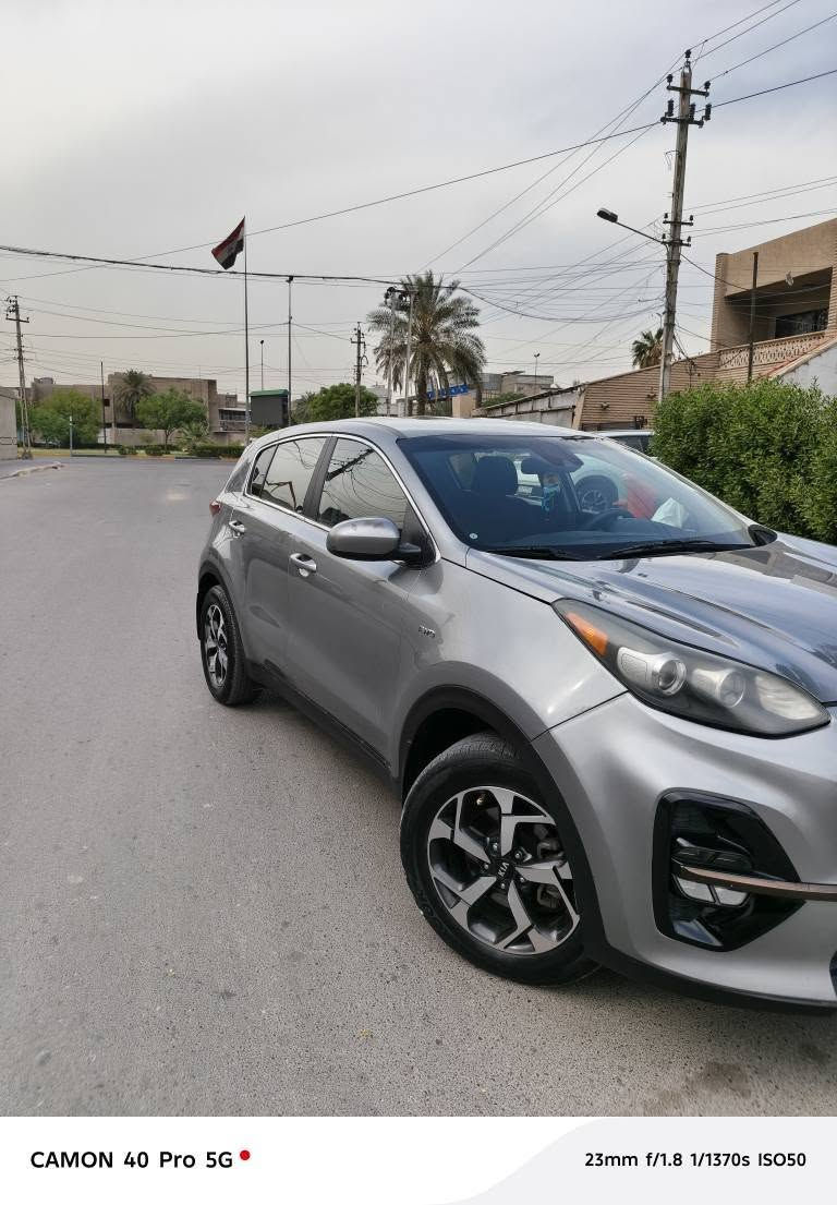 السلام عليكم 
سبورتج ٢٠٢٢ وارد امريكي رقم اربيل 
بدون تبديل بدون صبغ بدون ايرباك فقط تبديل دعامية و تكحيل بالجاملغ 
سنوية ٢٠٢٨ بأسمي تحويل ثاني يوم 
ماشية (٥٣ )الف مييل 
مواصفات اعتيادي 
شاشة، كامرة، كروز سرعة، ٣ مودات قياد، فور ويل AWD ، نزول منحدرات، البقاء بين الخطين، تحذير تصادمات امامي 
السعر ١٨٠ ، ثمانية عشر الف دولار، شدة و ثمانين 
مكان السيارة بغداد المنصور 
رقم تلفون واتساب :  *********** بغداد, العراق

