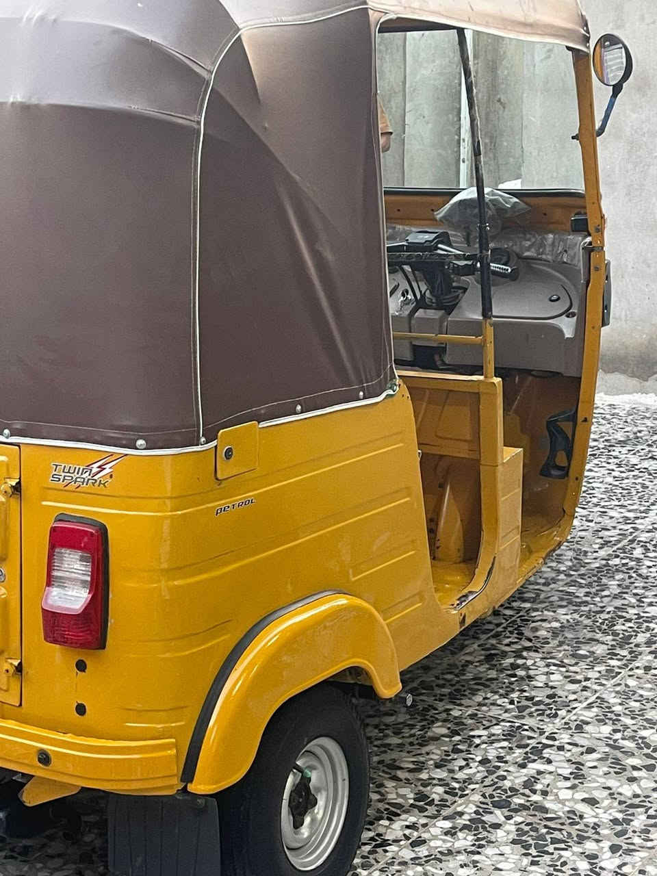 سلام عليكم شباب تكتك مديل 20شهر 12تكتك كفاله الكشر ما عده ضربه زغيره وره مرجعه عل بارد مكينه خير من الله تجي وتفحص وين ما يعجبك تروح الستفسار ***********
