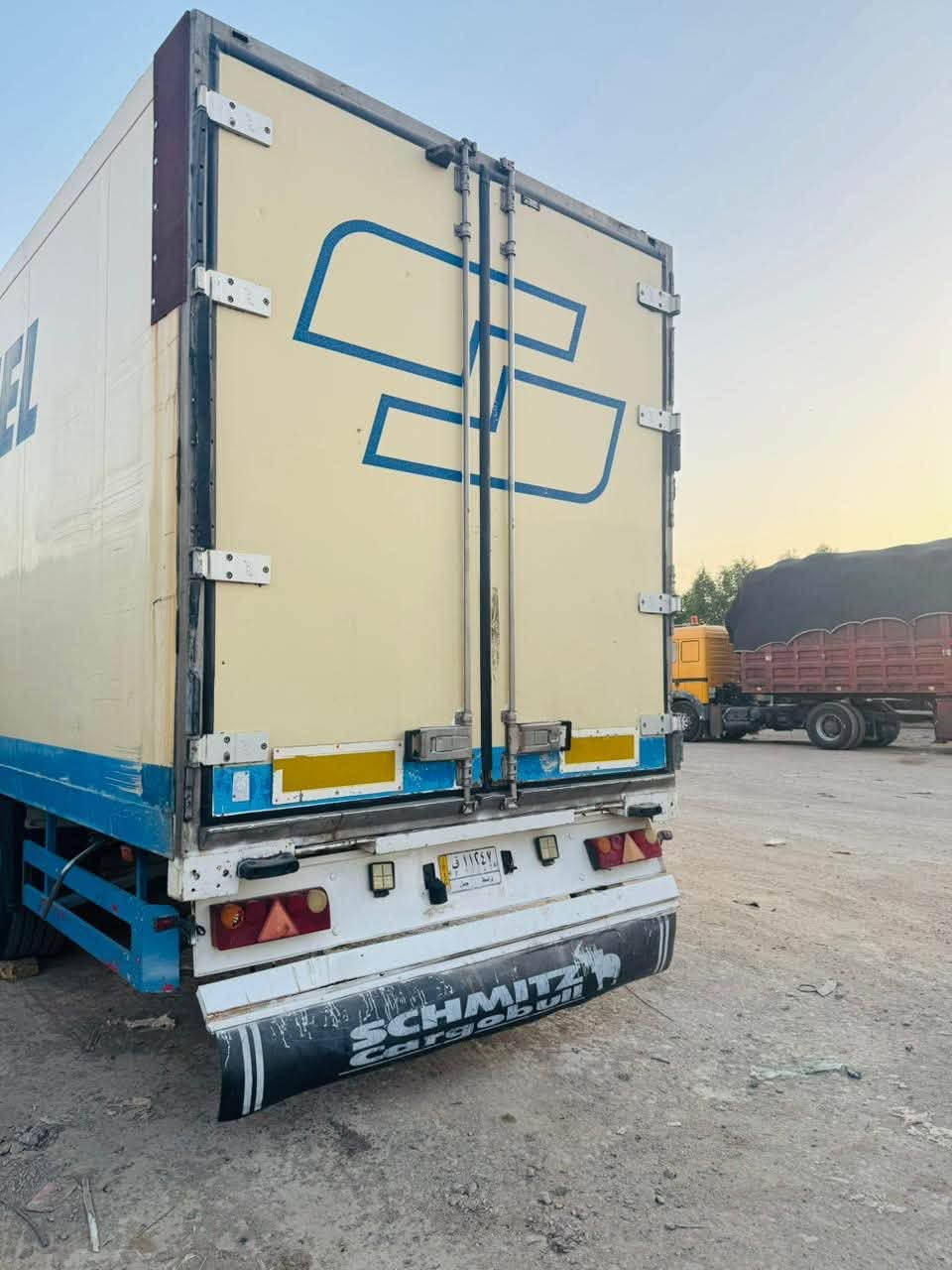 سلام عليكم براد شمتز ارتفاع 65 جهاز اسبير ثري ابو شاشه جهاز شغال براد جاهز للعمل لسعر 65 وبيها مجال كما موضح في الصور للاستفسار اتصل مكاني كوت ***********
