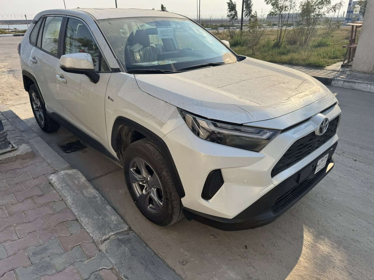 تويوتا راف فور هايبرد  للبيع 🚗
🔹 ياباني أصلي
🔹 وارد عبد اللطيف جميل
🔹 الموديل: 2025
🔹 اللون: أبيض
🔹 ناقل الحركة: أوتوماتيك
🔹 الوقود: هايبرد (بنزين + كهرباء)
🔹 العداد: 34500 قابل للزيادة

✅ سيارة نضيفة جداً + مغلفة ppf البنيد والدعامية والتكم  والمري يعني المقدمة كلها مغلفة 
✅ اقتصادية جدًا في الوقود
✅ بيها ضربة بالباب عكس السايق ومرجعة بارد بدون صبغ
✅ تقبل الفحص في الوكالة

💵 السيارة اقصاط لمصرف الصناعي استقطاع مباشر 
السعر 210 $

📍 الموقع : البصرة - مدينة الامل

📞 للتواصل***********
