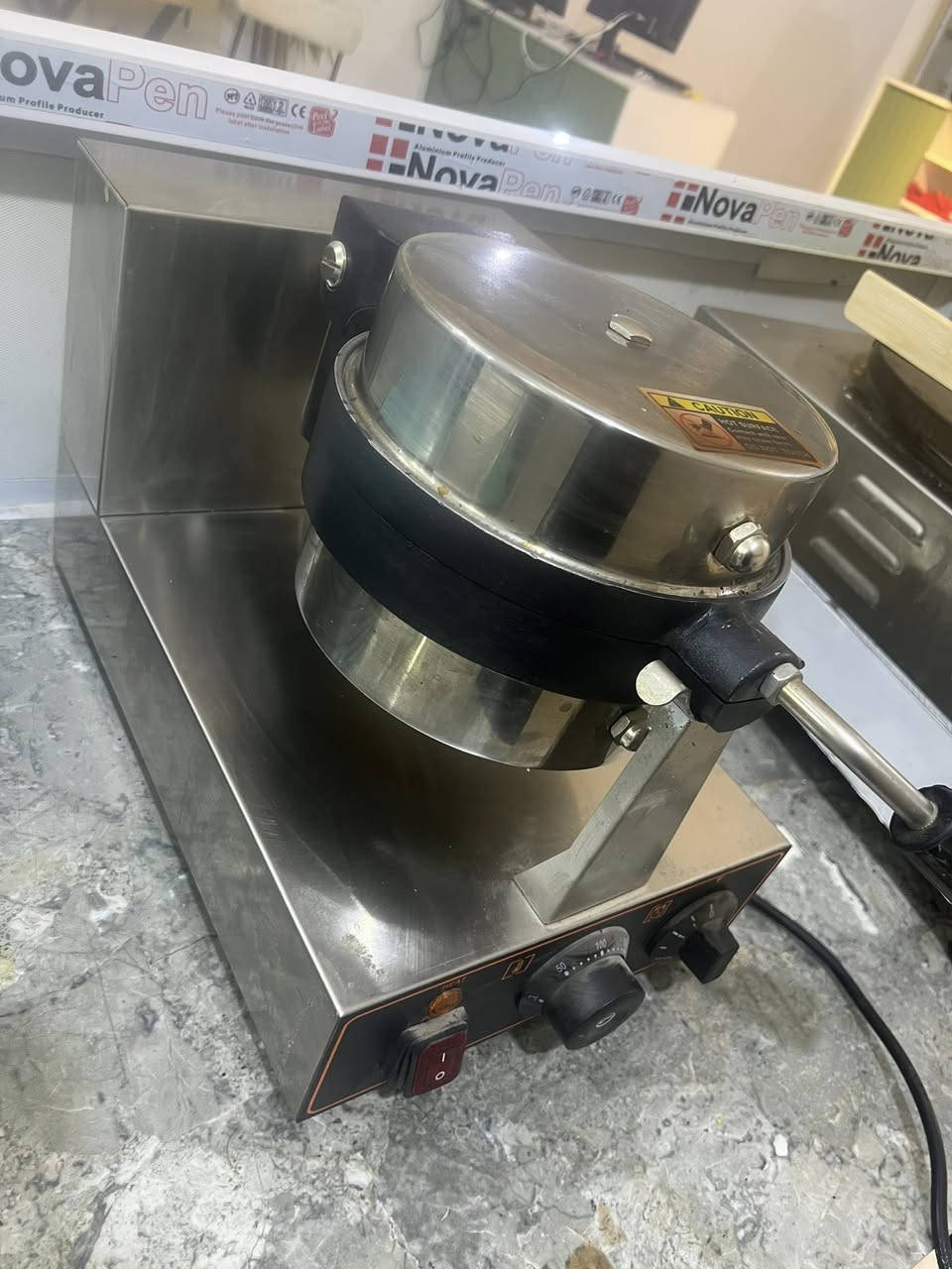 السلام عليكم غراض بارستا للبيع 

جهاز كريب 
جهاز وافل كريب 
كلاصات اكواب 
مواعيد نوعين 
معدات بارستا 
مستخدمات قليل جدا 

انا مااعرف اسعار المستعمل قيم واخذ بالي يرضى الله 

مكاني ذي قار الشطره 

للاستفسار اكثر مراسلتي على الخاص او الاتصال على الرقم 
***********
