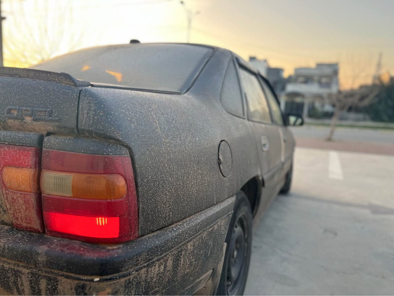 ئۆپل ڤكترا ١٩٩١
مەكینە ١٦ قایشپان
ئارمی پلاستیكی سلێمانی 
بەشەرتی گێرومەكینە.
هەموو گیانی ئیش ئەكات بەشەرت 
چوار تایەی تازەی لەسەرە.
تەقەو رەقەی بەشەرت.
سعری ٢٥ گەڵاو معامەلە 
ژمارەی موبایل :*********** . وتسئاپ لەسەرە . السليمانية, العراق
