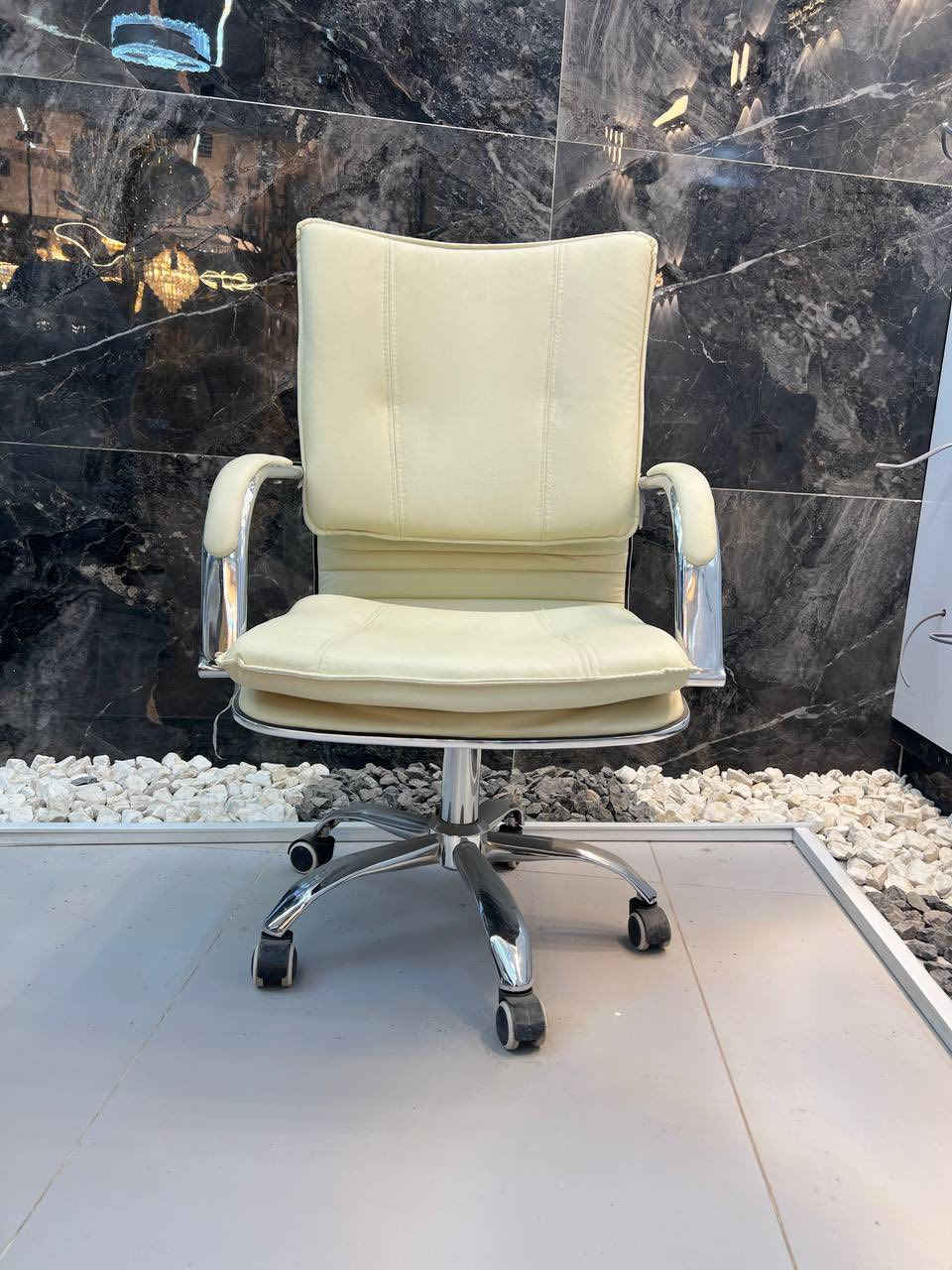 السلام عليكم
توفر عندنا اليوم كراسي مكتبية + كراسي گيمنك
الكراسي كوالتي ممتاز ومريحه جداً 
تنفع لعمل الساعات الطويله
الاسعار والتفاصيل تكدرون تتواصلون ويانا


**إذا كنت صاحب هذا الإعلان وتريد حذفه لأي سبب، رجاءا أرسل رسالة إلى الدعم الفني**