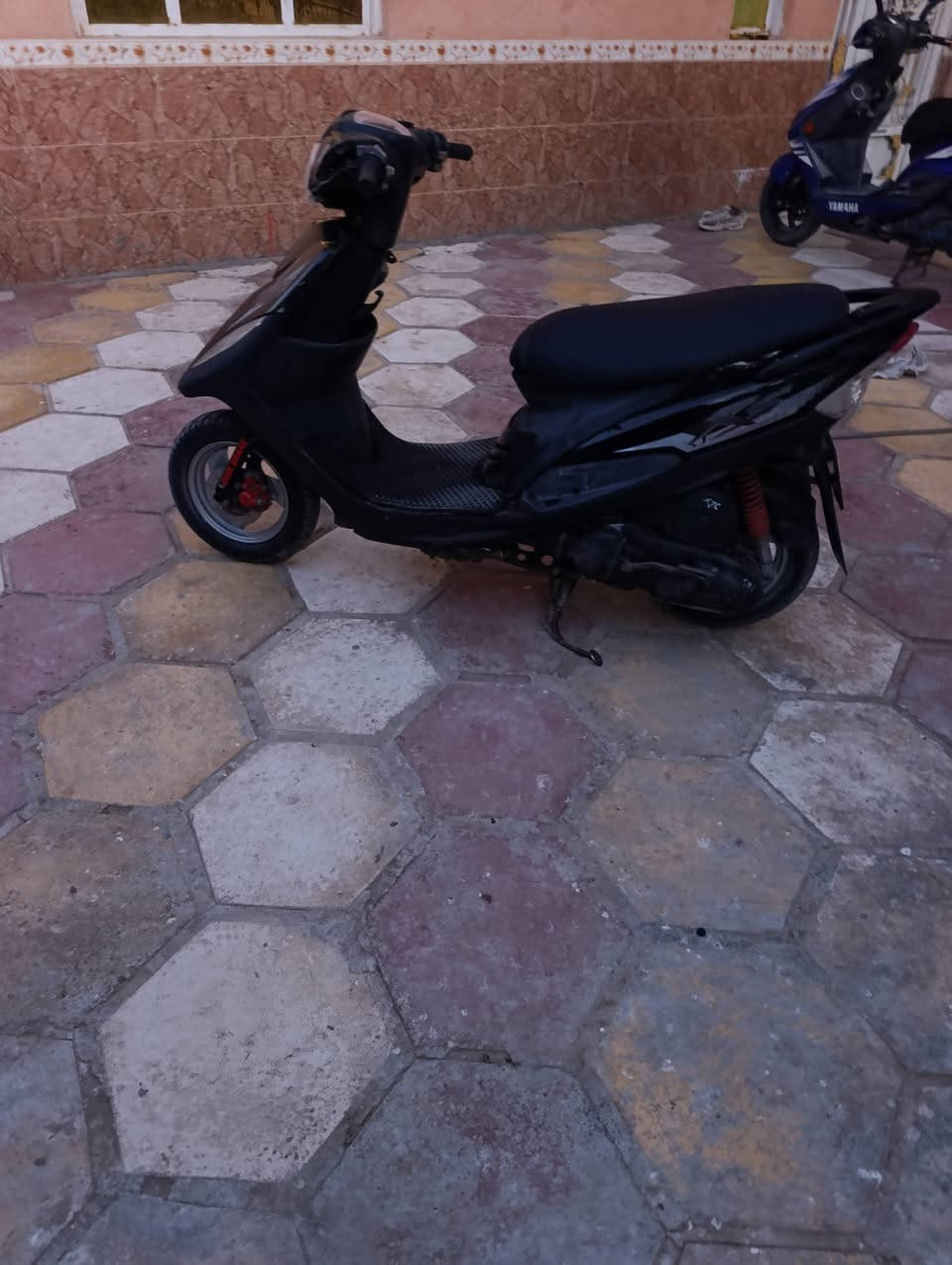 سلام عليكم ماكس عدله للبيع صالها شهرين من طالعه من الرمبه الدراجه جديده وكله شغال بيها سعرها 800وبي مجال حك الجيه  شرط على فحص الدراجه من الطول للطول ختم واحد مستعجل على بيعتها ***********ماسنجر ما متواجد بس وتساب
