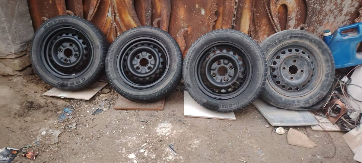 تخم تايرات مال سايبا هنا ويالتهن كل شي مابيها بس وحد مشكوك نضيفات سعرهن ٧٥ مكاني بغداد زعفرانيه *********** شراي يخابر
