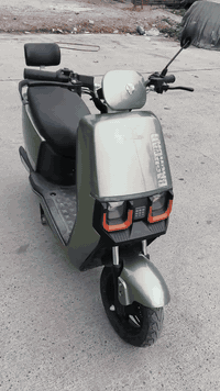 دراجه  شحن استعمال قليل  ٦بطريات  سرعه ٦٠  كامله  علا وضعها  شركه  سعر...