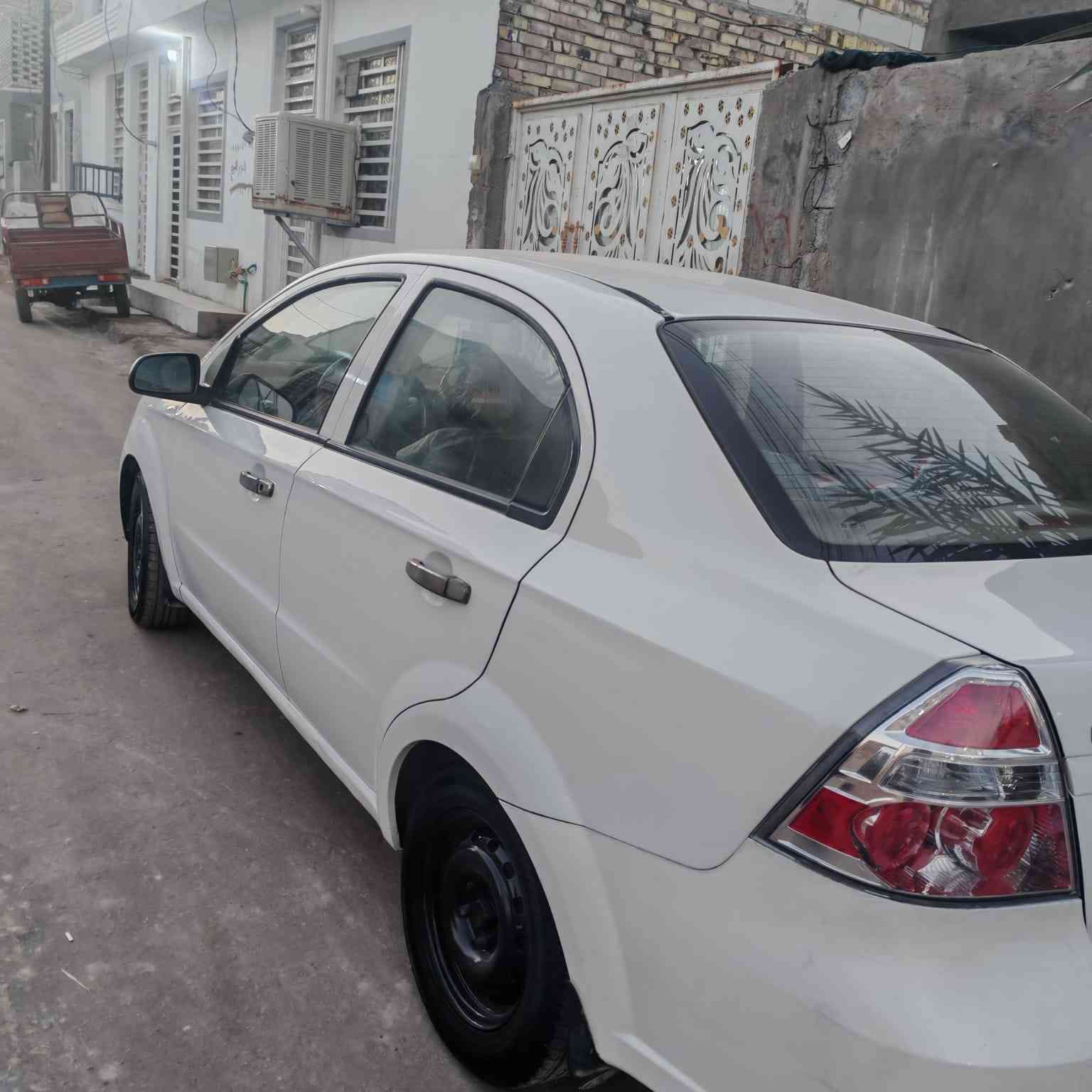 سيارة افيو للبيع مشروع وطني كير اوتوماتيك مكفولة ما عدا طخه بسيطه يم الباب والجاملغ مال السايق السعر ٧٧ مع مجال بسيط للاستفسار الاتصال على الرقم 
*********** النجف, العراق
