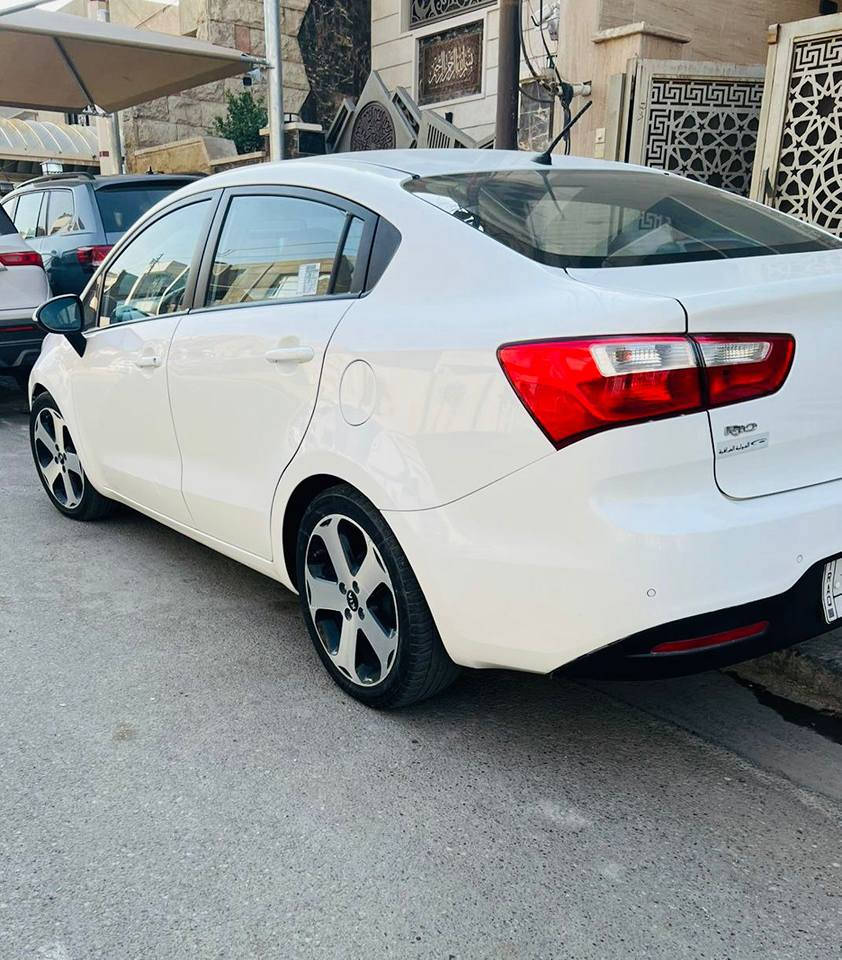 كيا ريو خليجي مكفوله من صبغ اوبارد بيه رصعتين باب وره نص دعاميه صبع سيايق 
موديل 2013 
محرك 1600 دوش 
مري كهرباء 
ويل كب 
كشنات مخمل 
رقم بغداد 
ماشي 70 الف حقيقي ضمان دوليه 
سعر 10800 $ وبيه مجال 
تلفون *********** 
مكان سياره البياع بغداد, العراق
