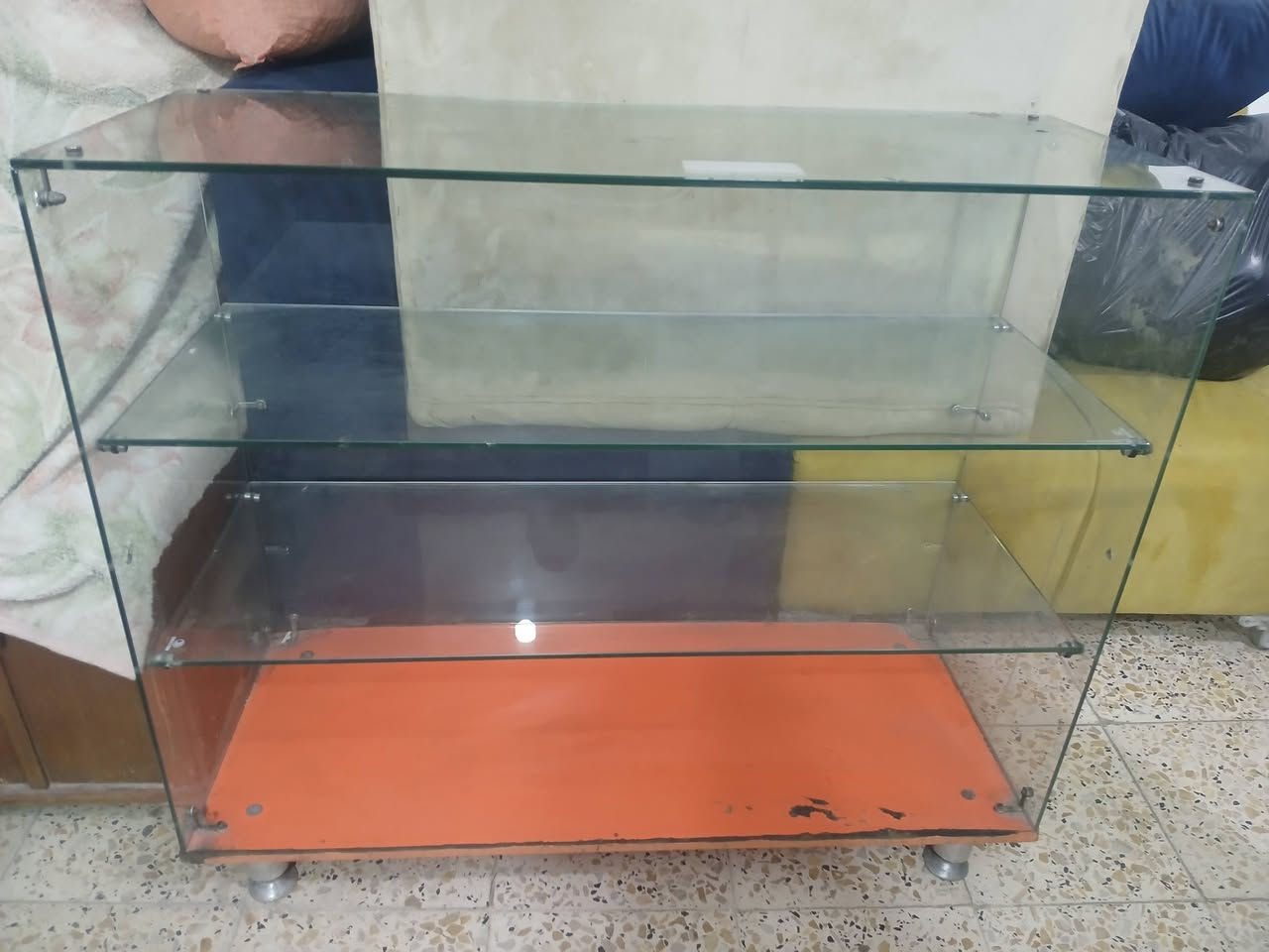 ساحبه بلازمه معه ميز جام عدد٢ العنوان بابل الإسكان ***********
