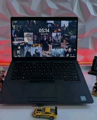 ديل • i5 الجيل الثامن • SSD ٢٥٦ جيكا